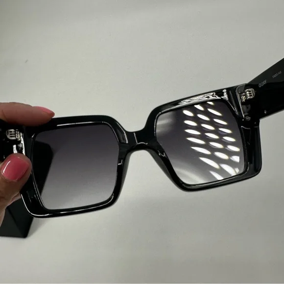 Quay Notorious Black Oversized Square Sunglasses Black Frame / Smoke Lens New - Picture 10 of 14